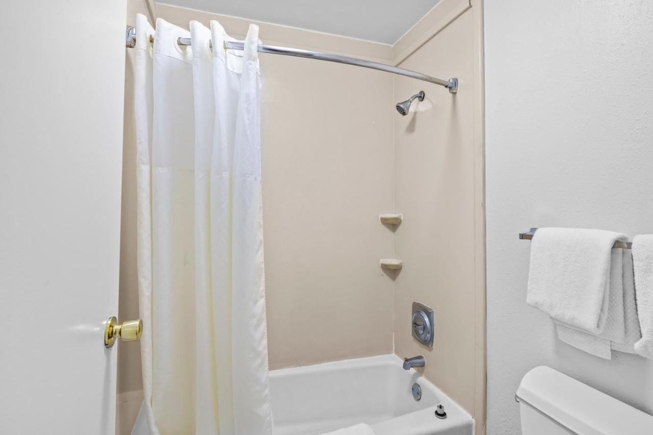 Garnet Inn & Suites, Morehead City Near Atlantic Beach Номер фото